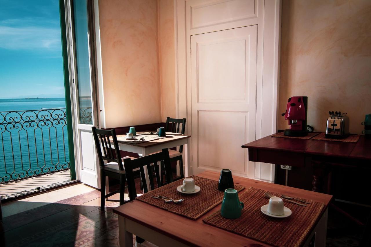 B&B Le Finestre Sul Mare Таранто Экстерьер фото