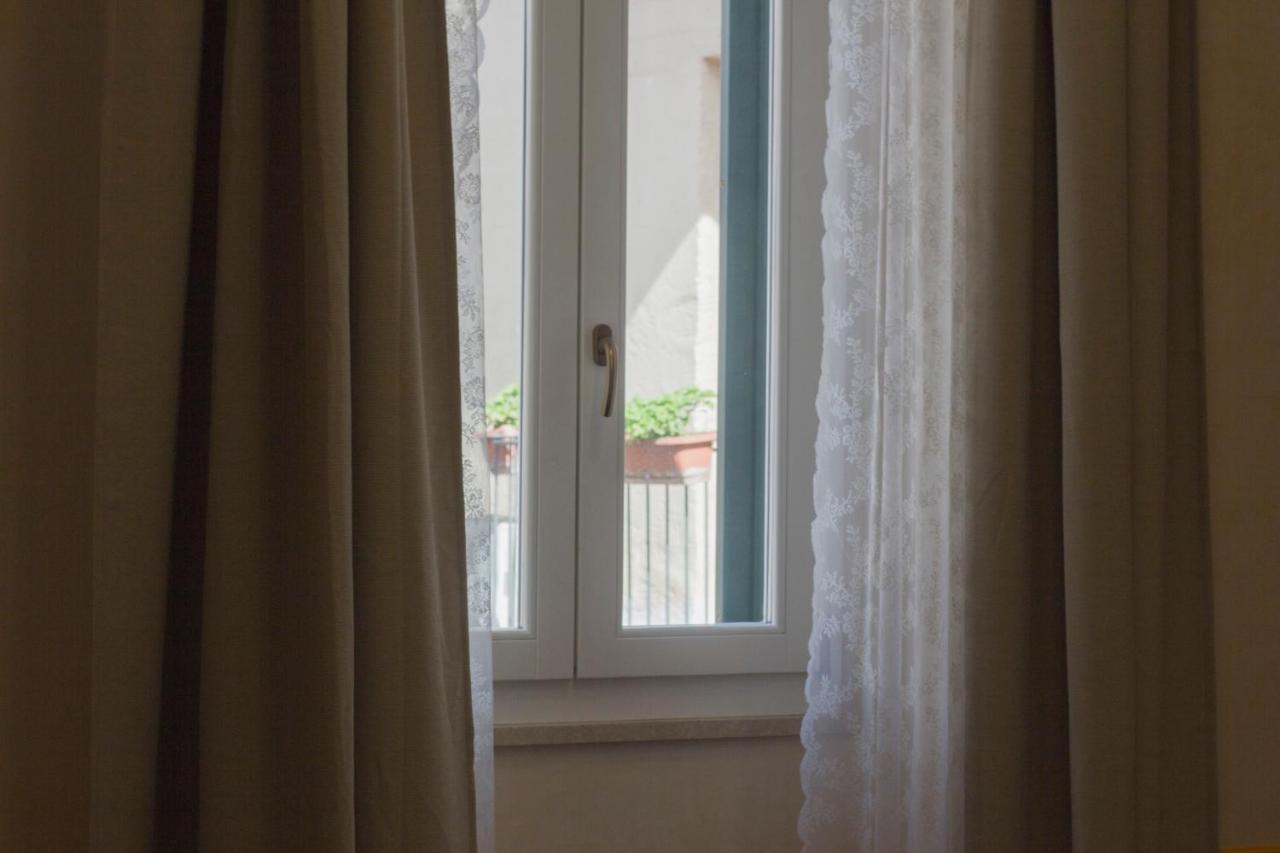 B&B Le Finestre Sul Mare Таранто Экстерьер фото