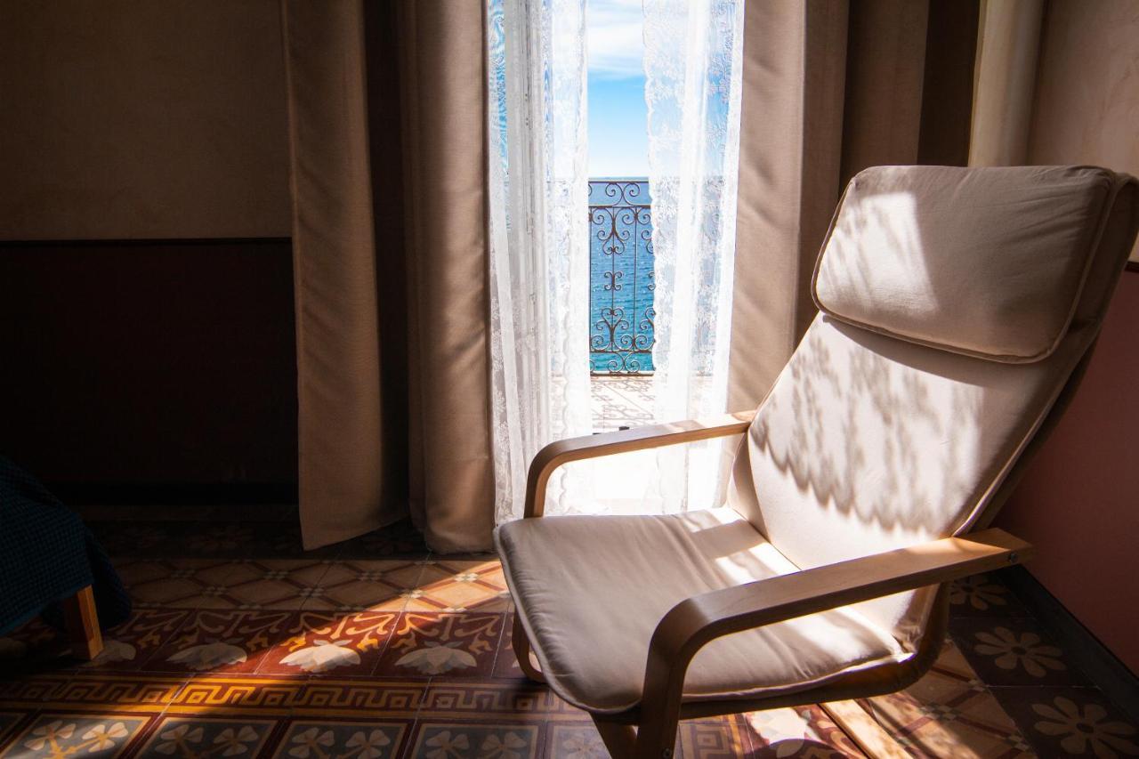 B&B Le Finestre Sul Mare Таранто Экстерьер фото