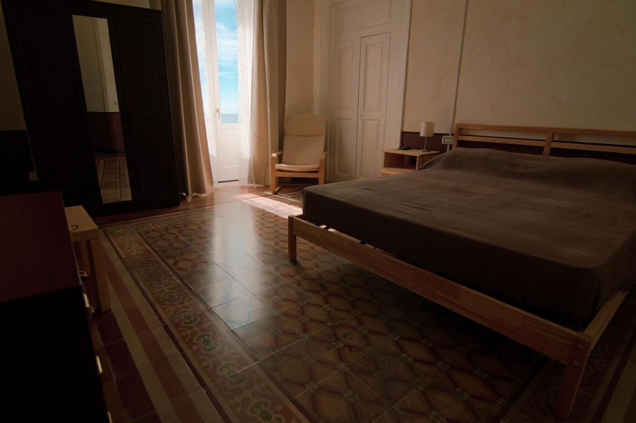 B&B Le Finestre Sul Mare Таранто Экстерьер фото